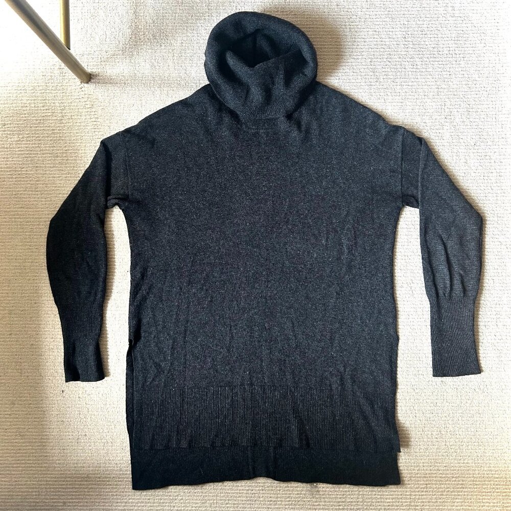 Tahari Cashmere Turtleneck Sweater Size XS